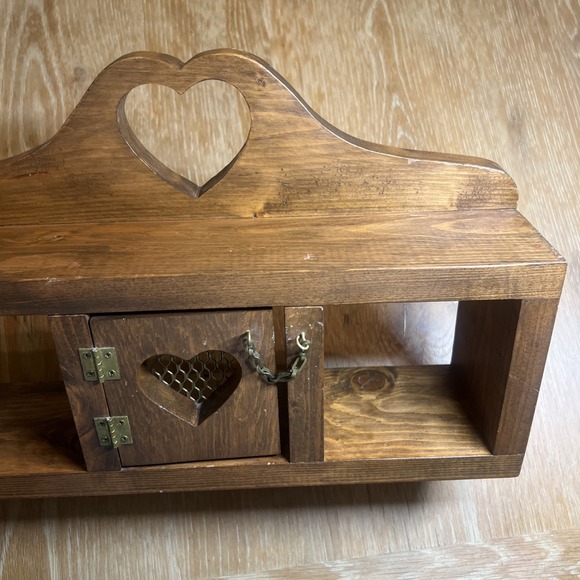 Vintage Wood Wall Shelf Curio Heart Cut-Out Farmhouse Pegs COTTAGECORE - Picture 5 of 7